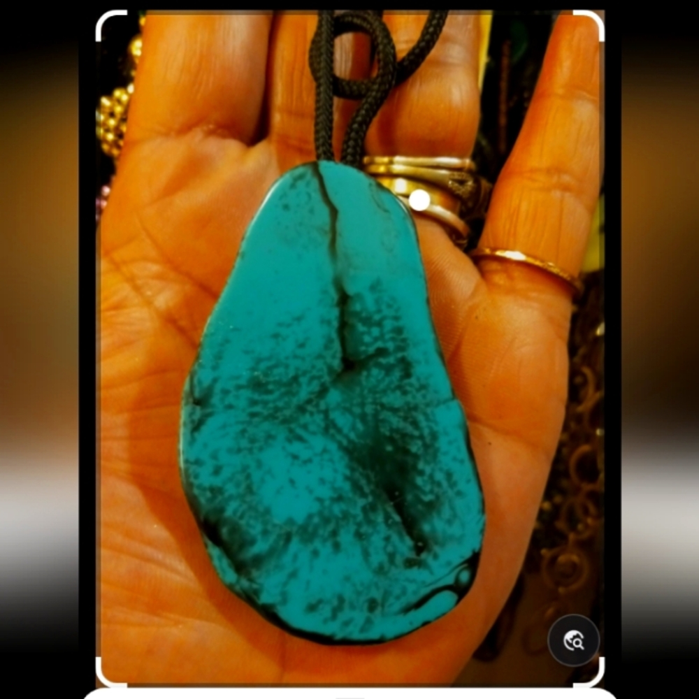 GENUINE LEATHER NECKLACE WITH TURQUOISE PENDANT